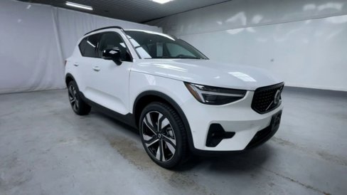 New 2026 Volvo XC40 B5 Ultra w/ Protection Package Premier image 18