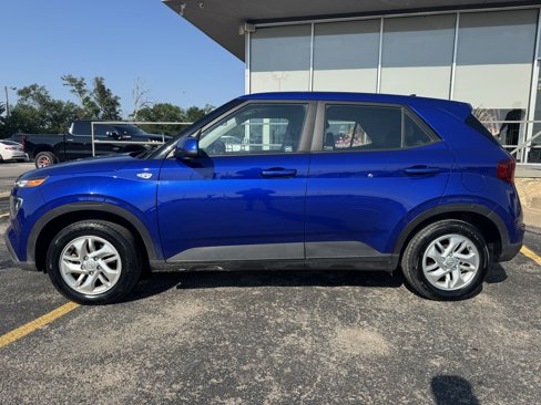 Used 2021 Hyundai Venue SE image 2