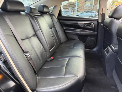 Used 2013 Nissan Altima 2.5 SL w/ Technology Pkg image 19
