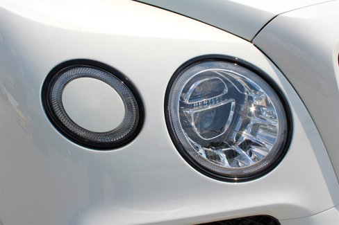Used 2018 Bentley Bentayga image 14