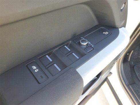 Used 2023 Land Rover Defender 110 S image 14