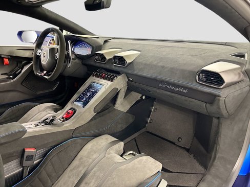 Used 2024 Lamborghini Huracan STO image 17