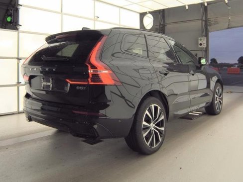 Certified 2025 Volvo XC60 B5 Plus image 4