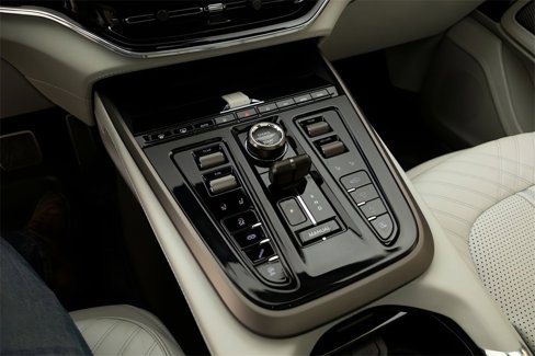 New 2025 Aston Martin DBX 707 image 35