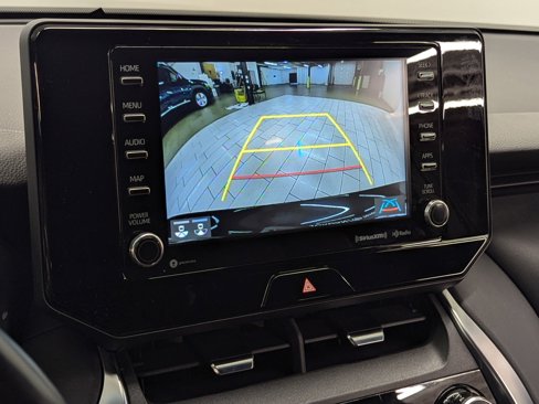 Used 2022 Toyota Venza XLE image 30