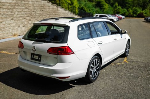 Used 2016 Volkswagen Golf Limited Edition image 4