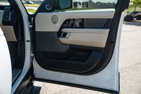 Used 2020 Land Rover Range Rover HSE image 29