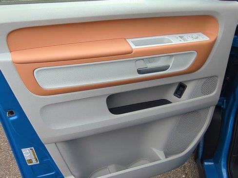 New 2025 Volkswagen ID. Buzz 1st Edition image 9