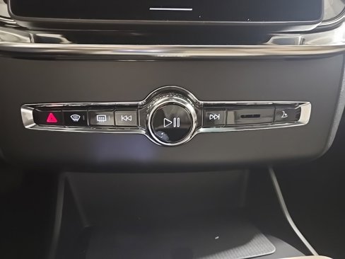New 2026 Volvo XC90 B6 Plus w/ Protection Package image 17