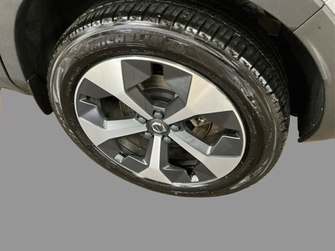 Certified 2023 Volvo XC40 B5 Plus w/ Protection Package Premier image 18