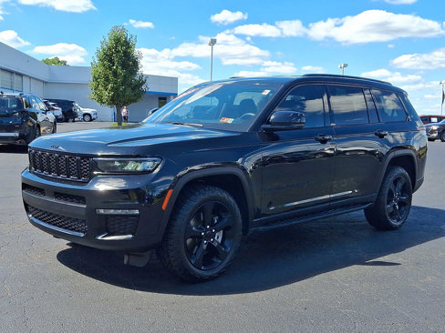 Used 2023 Jeep Grand Cherokee L Limited w/ Black Appearance Package image 3