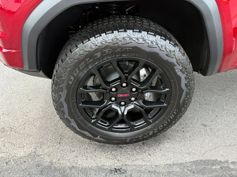 New 2025 GMC Canyon Elevation w/ Technology Package image 9