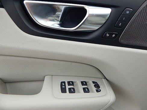 New 2026 Volvo XC60 T8 Ultra w/ Protection Package Premier image 15