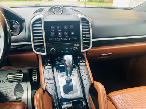 Used 2018 Porsche Cayenne S image 32