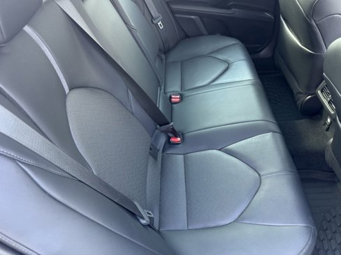 Used 2022 Toyota Camry XLE image 12