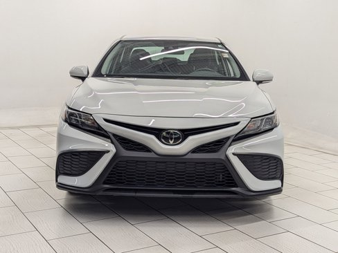 Used 2024 Toyota Camry SE image 5