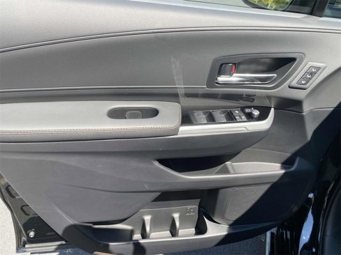 New 2025 Toyota Sienna Platinum image 17