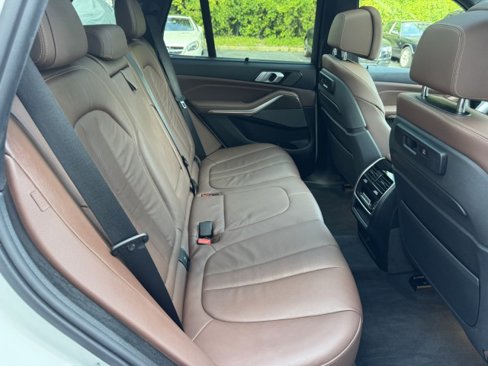 Used 2019 BMW X5 xDrive50i w/ M Sport Package image 27