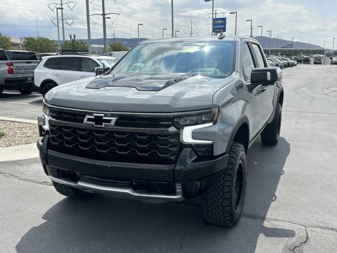 Used 2025 Chevrolet Silverado 1500 ZR2 w/ Technology Package image 4