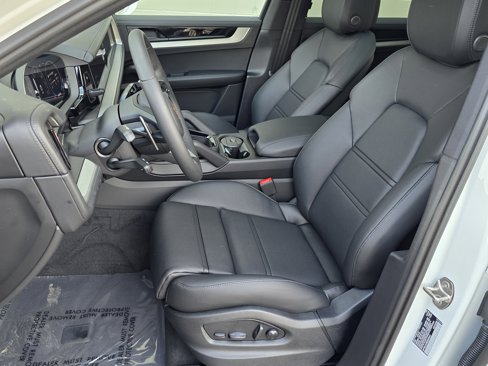 New 2025 Porsche Cayenne S image 5