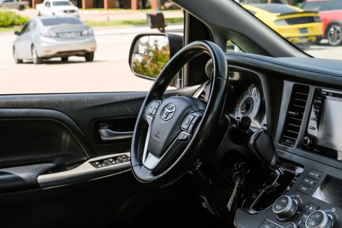 Used 2019 Toyota Sienna SE image 13
