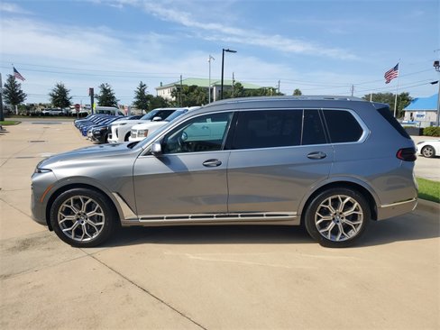Used 2024 BMW X7 xDrive40i image 2