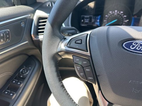 Used 2024 Ford Edge Titanium image 40
