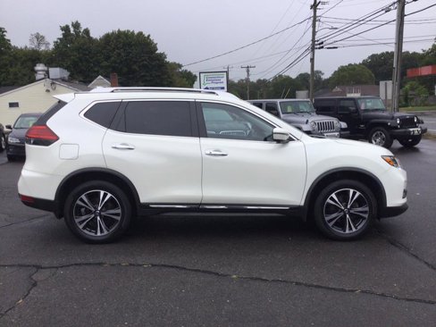Used 2017 Nissan Rogue SL w/ SL Premium Package image 4