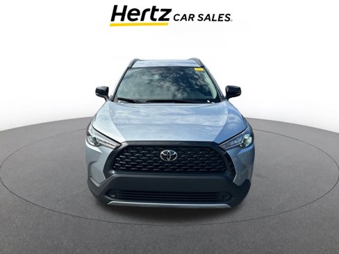 Used 2025 Toyota Corolla Cross LE image 2