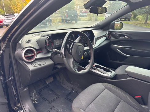 Used 2024 Chevrolet Trax RS image 11