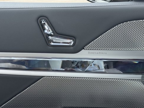 New 2026 BMW 750e xDrive image 19