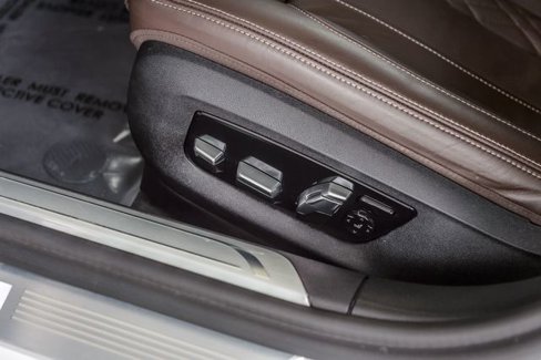 Used 2021 BMW 740i xDrive w/ M Sport Package image 39