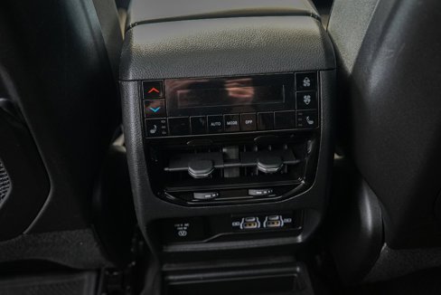 Used 2024 Jeep Grand Cherokee L Limited w/ Luxury Tech Group II image 27
