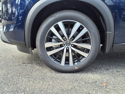 New 2025 Nissan Pathfinder Platinum image 4