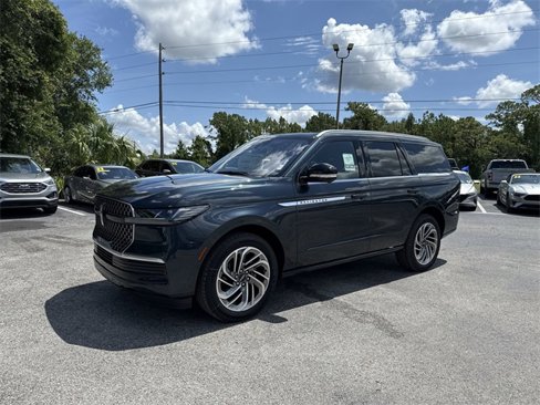 New 2025 Lincoln Navigator Reserve image 2