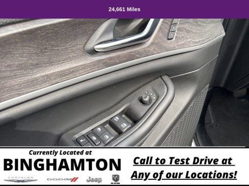 Used 2023 Jeep Grand Cherokee L Limited w/ Black Appearance Package image 9