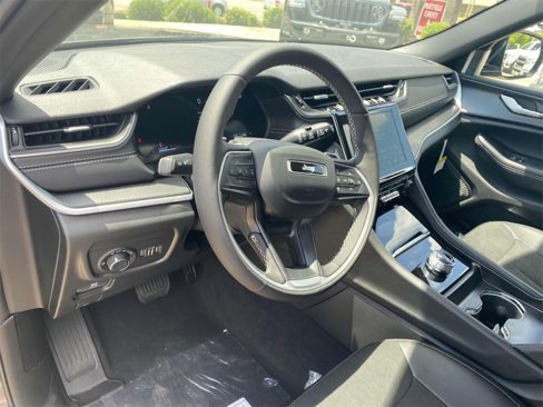 New 2025 Jeep Grand Cherokee L Altitude image 46
