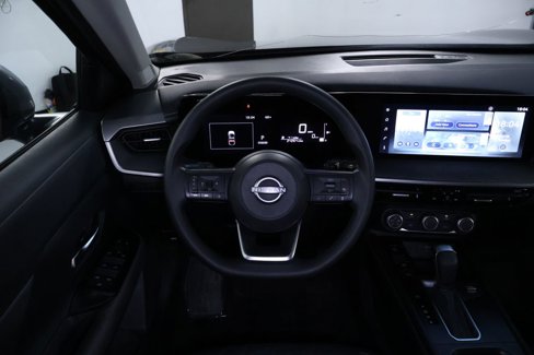 Used 2025 Nissan Kicks SV image 18