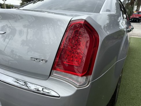 Used 2020 Chrysler 300 Limited image 12