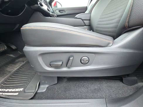Used 2025 Nissan Pathfinder Rock Creek image 23