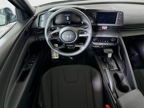 Certified 2025 Hyundai Elantra Sport image 4