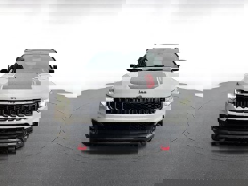 Used 2025 Jeep Compass Trailhawk image 2