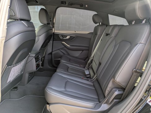 New 2025 Audi Q7 3.0T Prestige image 14