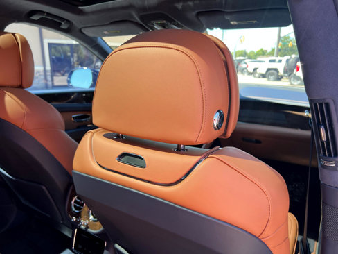 Used 2023 Bentley Bentayga image 37