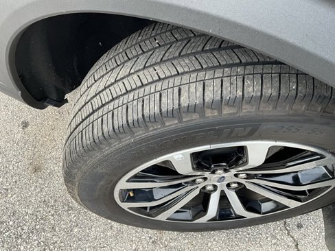 Used 2025 Ford Explorer ST-Line image 9