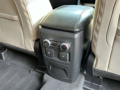 Used 2022 Ford Explorer XLT image 28