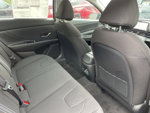 New 2025 Hyundai Elantra SEL image 12