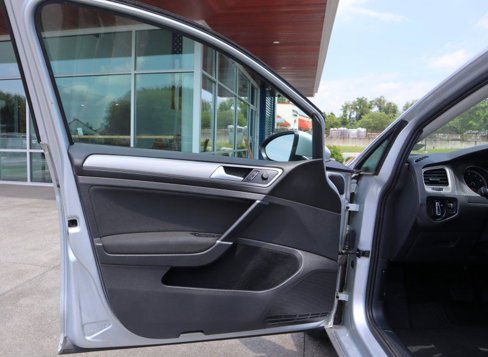 Used 2017 Volkswagen Golf S image 14