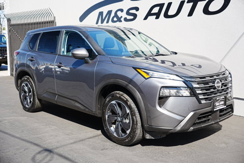 Used 2024 Nissan Rogue SV image 3