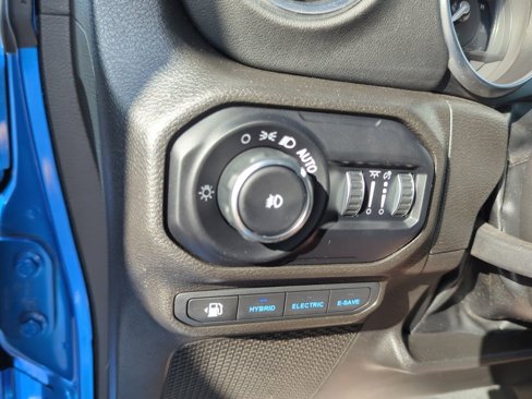 Used 2022 Jeep Wrangler Unlimited Sahara w/ Cold Weather Group image 31